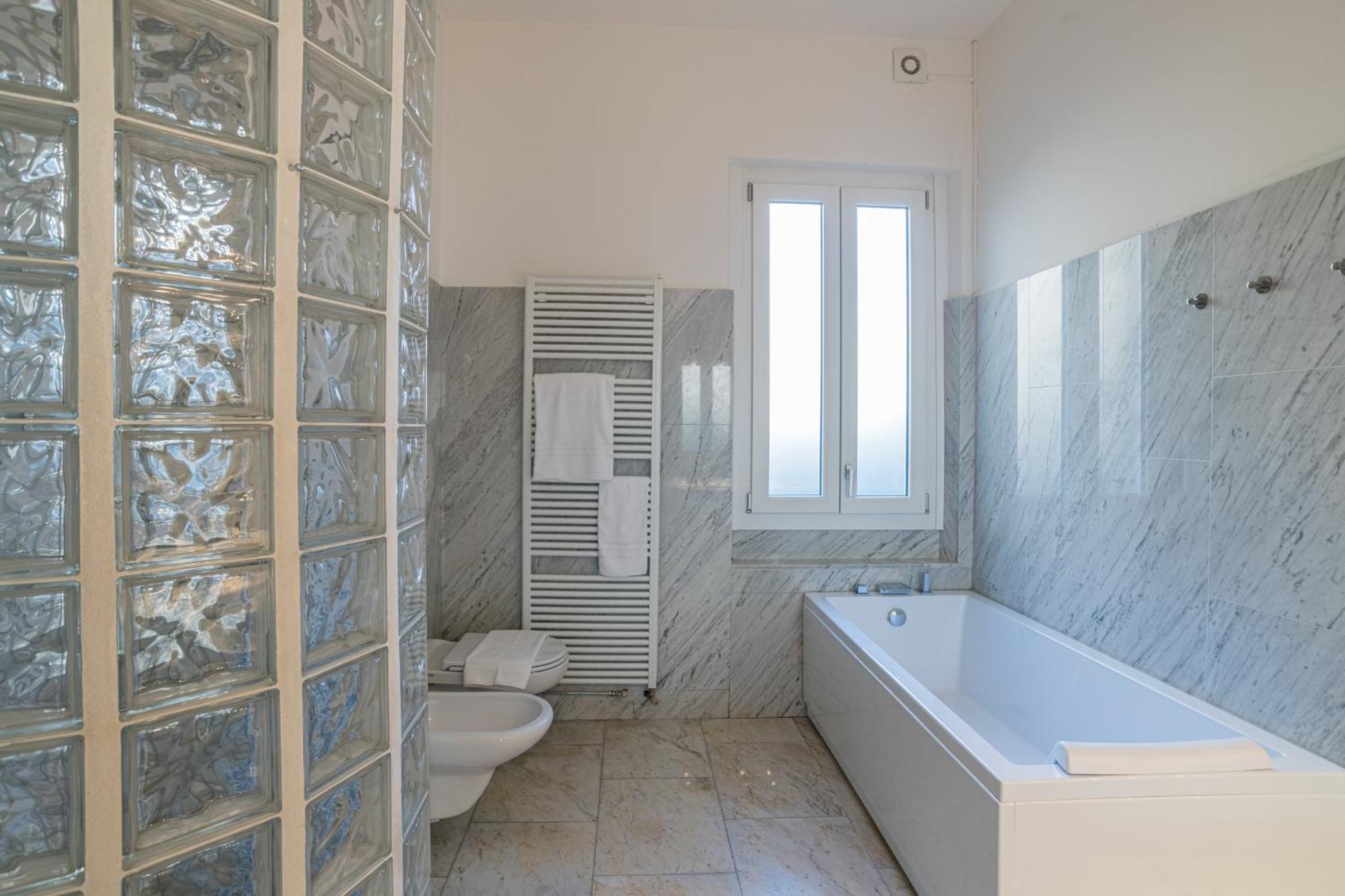 Casa Bambu - Splendida Vista Lago E Posto Auto ลาโญ ภายนอก รูปภาพ